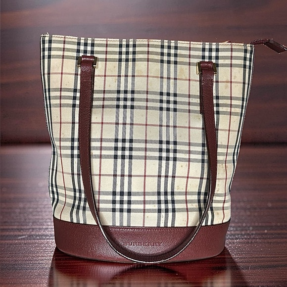 BURBERRY zip top nova check tote - leather handles and trim - pre loved vintage - Picture 12 of 12